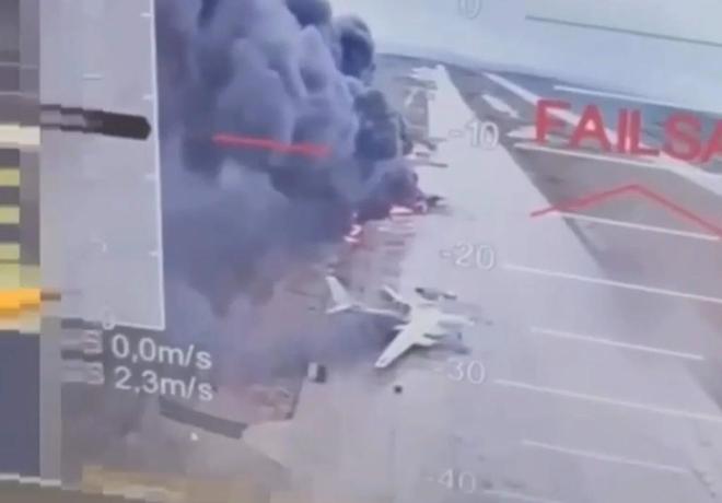 炸机被命中起火爆炸 乌特别军事行动建奇功pg电子免费模拟器木马屠城！41架战略轰